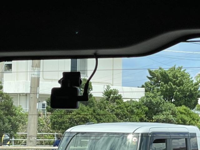 ヴォクシー　フリップダウンモニター　前後ドライブレコーダー　アルパイン　取付　トヨタ　80系　コムテック　沖縄市　北中城村　恩納村　北谷町　読谷村　うるま市　北中城村　嘉手納町