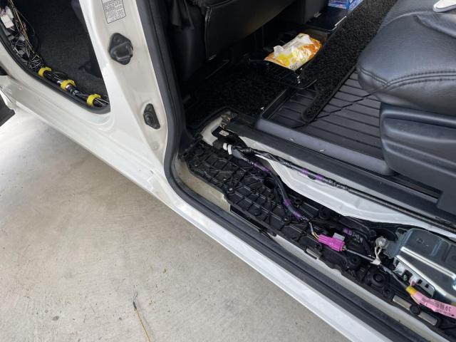 トヨタ　エスクァイア　その他電装系取付　カーフィルム施工　社外スカッフプレート　リアガラスフィルム　5面　持込取付　持込　沖縄県　沖縄市　うるま市　恩納村　読谷村　宜野湾市　北谷町　名護市