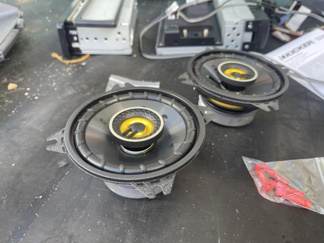 ダイハツ　ハイゼットトラック　スピーカー取付　KICKER　CSC44　コアキシャル　社外フローティング　沖縄県　沖縄市　うるま市　恩納村　読谷村　宜野湾市　北谷町　名護市