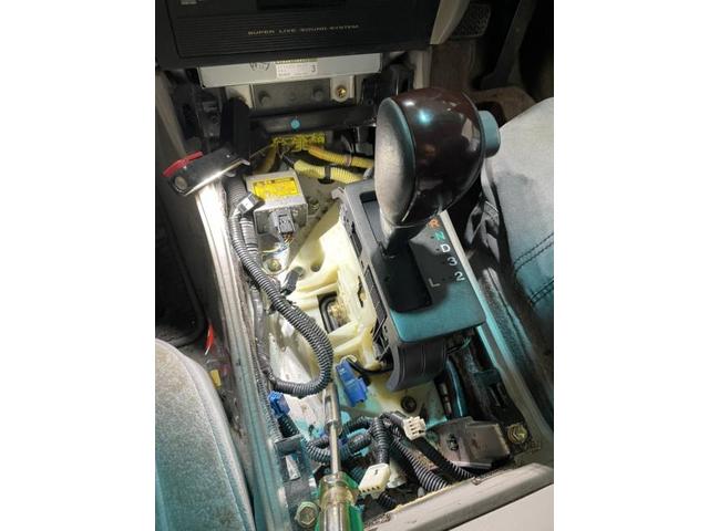 クラウン　ＪＺＳ１７５　シフトレバーボタンが動かない