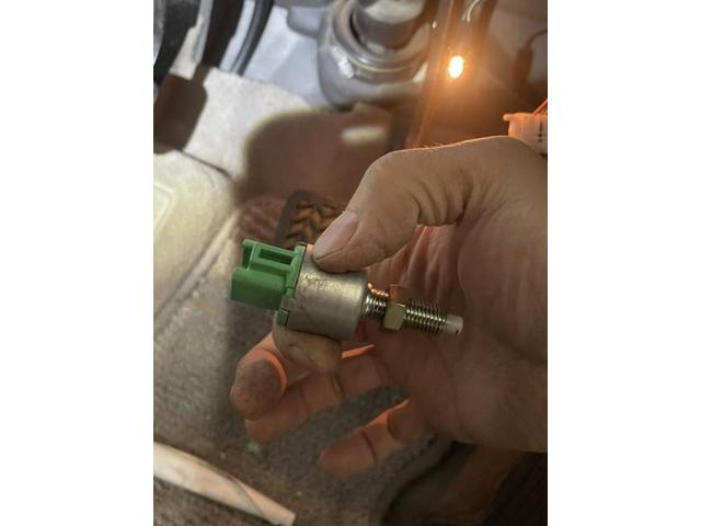 クラウン　ＪＺＳ１７５　シフトレバーボタンが動かない