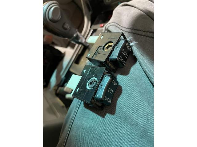 クラウン　ＪＺＳ１７５　シフトレバーボタンが動かない