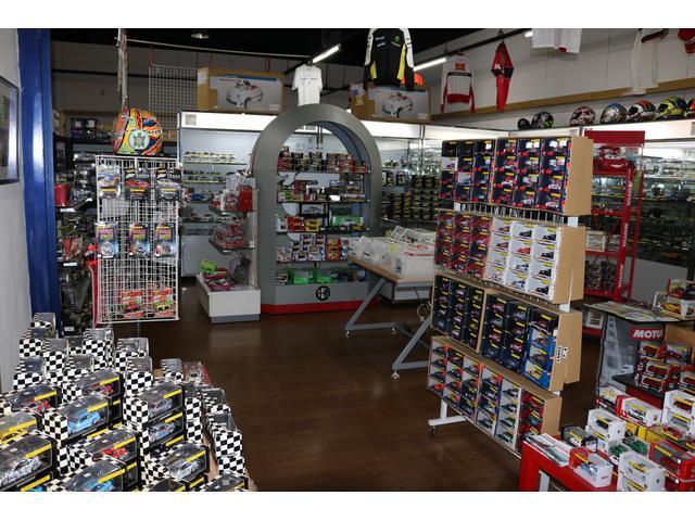 ミニカーショップ「Ｍｏｄｅｌｉｎｏ」も併設！店内在庫３５００台！！！