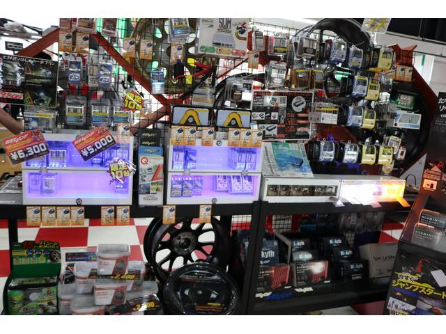 イタリア車のＧＯＯＤＳも沢山！！イタリアから社長がハンドキャリーで持ち帰った珍しいアイテムが沢山！