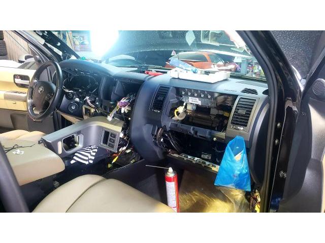 新着入荷情報 2013年式 トヨタ セコイア リミテッド
新車並行車 V8/5.7L 4WD 53200mile サンルーフ TRD鍛造アルミホイール 10インチ カーナビ リヤモニター ドライブレコーダー 取付け アメ車 広島 NUTS