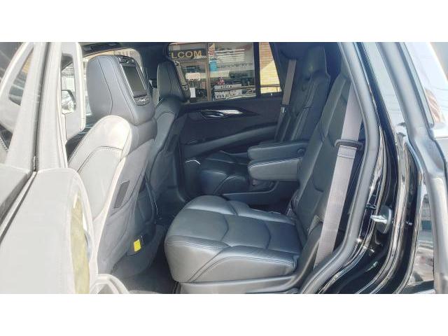 新着入荷車両情報 キャデラック アメ車 広島 NUTS 2017年 エスカレード プラチナム 正規ディーラー車 純正ナビ フルセグTV V8/6.2L 8速A/T 4WD アップルカープレイ