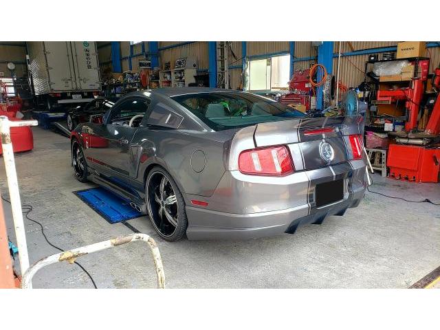 中古車入荷 2011年 フォード マスタング エレノア アメ車 広島 NUTS 新車並行車 V6/3.7L 車高調 アルミホイール マフラー ヘッドランプ カーナビ レーシングストライプテープ レザー張り替え カマロ チャレンジャー