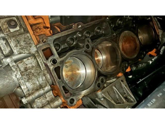 ダッジ チャレンジャー 392 エンジン 打音 不調 修理 アメ車 広島 NUTS 6.4L V8 バルブリフター カムシャフト タイミングチェーン シリンダーヘッド ステムシール フラッシング