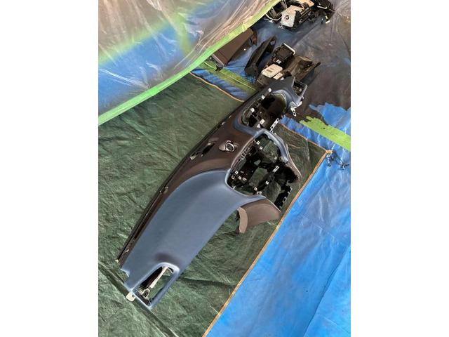 マセラティ　ギブリ　ダッシュボード張替え　ダッシュボード取り外し　内装張替え　レザー浮き