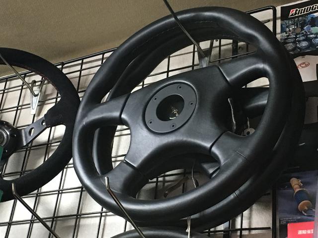 ステアリングも一杯