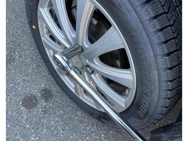 トヨタ　パッソ　パンク　タイヤ交換