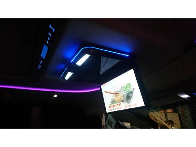 フリップダウンモニター