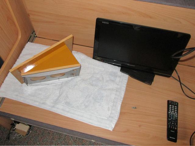 キャンピングカー　バーストナー　液晶ＴＶの取付