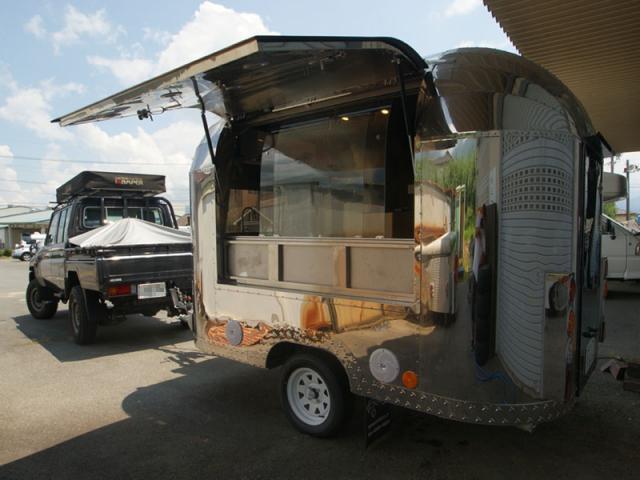 キッチンカー　＋ランクル牽引装置