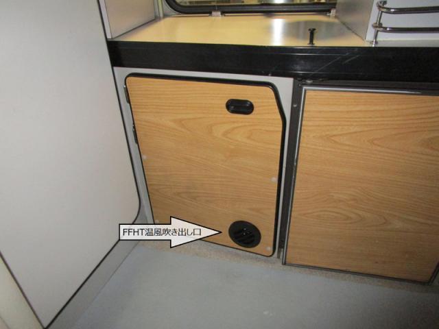 キャンピングカー　FFヒーターの取付