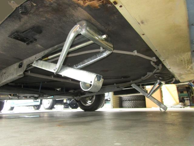 電気カプラと防振ジャッキ