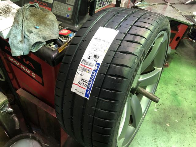 アウデイ　RS5　タイヤ交換　275/30R20