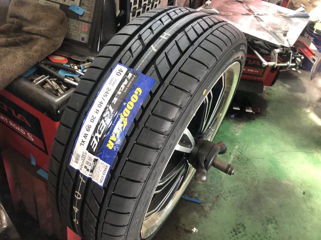 エルグランド　タイヤ交換　245/40R20