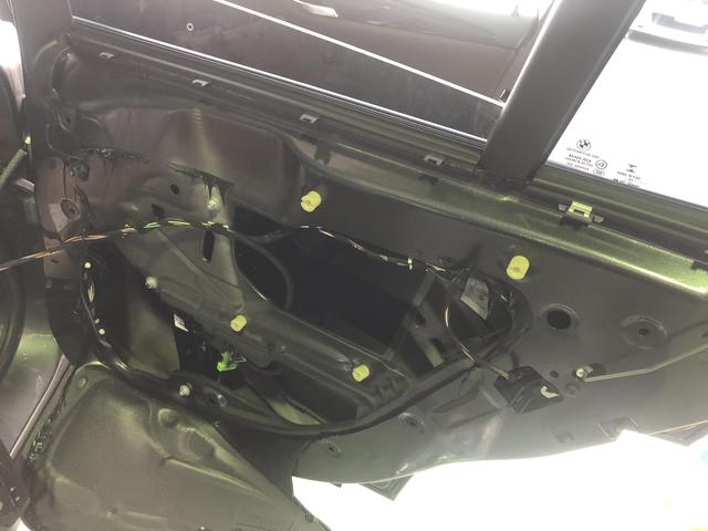 　BMW　X1　リアガラスの脱落修理