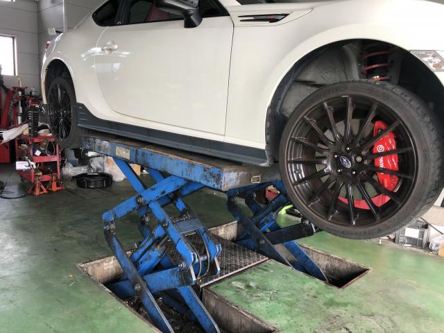愛媛県松山市余戸南　スバル　BRZ　タイヤ持込交換　