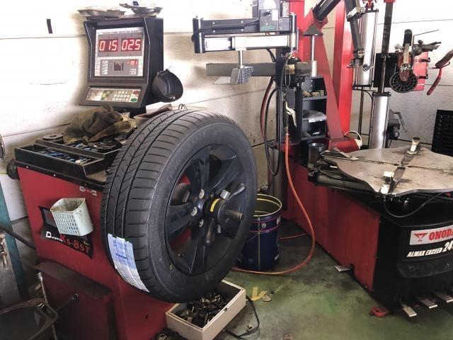 愛媛県松山市余戸南　ジープ・チェロキー　持込タイヤ交換　アマゾン取り付け