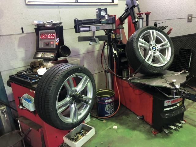 愛媛県松山市余戸南　BMW３シリーズ　持込タイヤ交換　ランフラットタイヤ交換