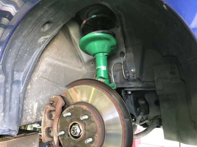 愛媛県松山市余戸南　スバル　レヴォーグ　サスペンション・足回りパーツ取付　ショック交換　足回り交換
