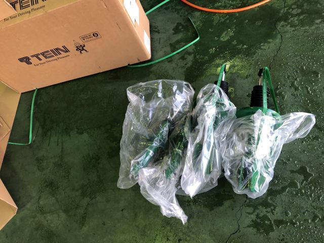 愛媛県松山市余戸南　スバル　レヴォーグ　サスペンション・足回りパーツ取付　ショック交換　足回り交換
