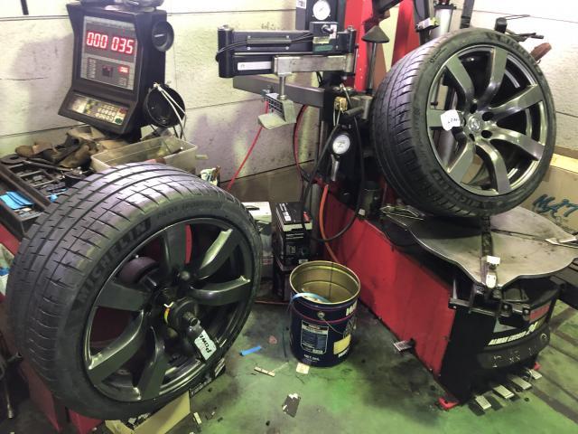 愛媛県松山市余戸南　日産　ＧＴ－Ｒ　R35　タイヤ交換　20インチタイヤ交換