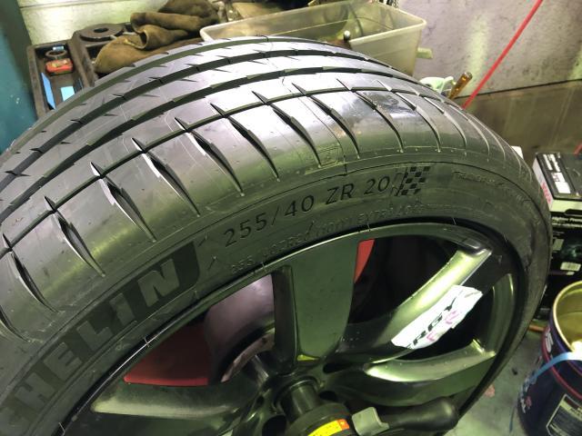 愛媛県松山市余戸南　日産　ＧＴ－Ｒ　R35　タイヤ交換　20インチタイヤ交換