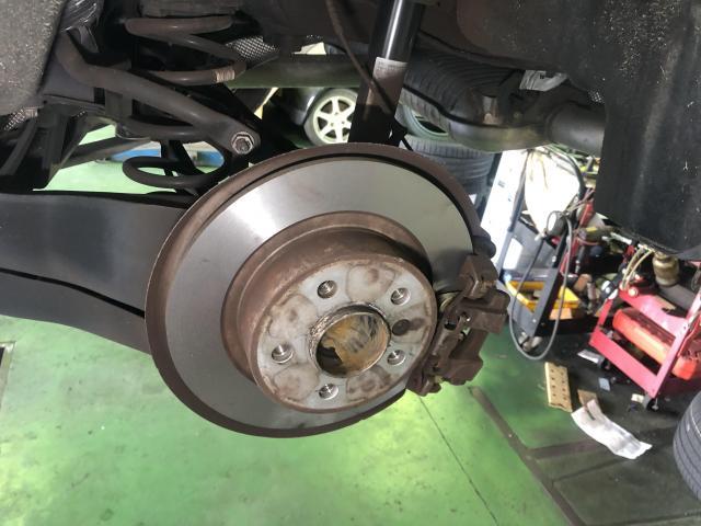 愛媛県松山市余戸南　ＭＩＮＩ　クロスオーバー　ブレーキパット交換　ブレーキローター研磨　ブレーキ修理