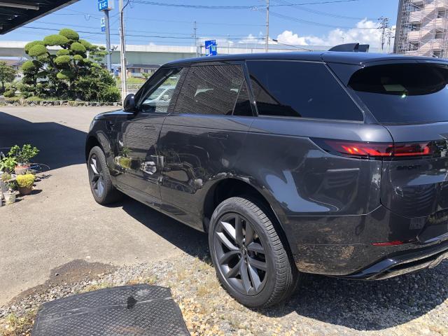 愛媛県松山市余戸南　ランドローバー　レンジローバーヴェラール　タイヤ交換　22インチタイヤ交換