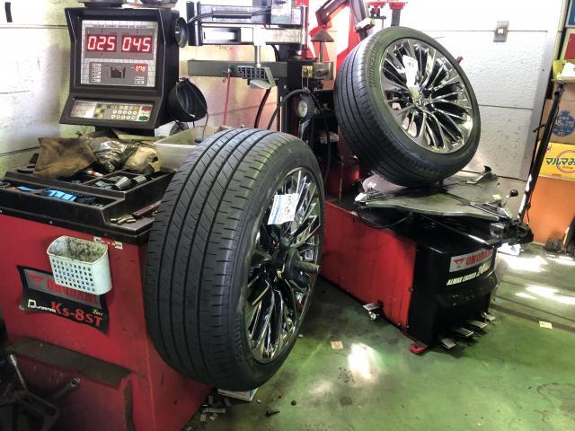 愛媛県松山市余戸南　レクサス　ＬＳ　タイヤ交換　20インチ　ランフラットタイヤ交換