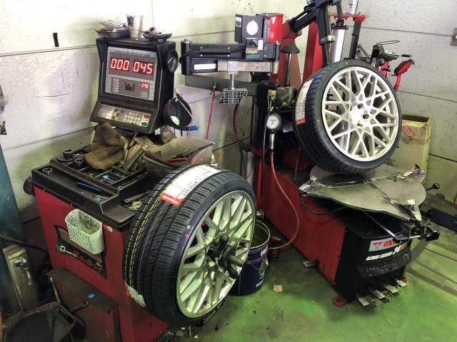 愛媛県松山市余戸南　メルセデス・ベンツ　Ａクラス　車検整備　タイヤ交換　19インチ　ワコーズオイル交換