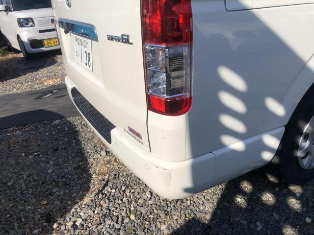 愛媛県松山市余戸南　トヨタ　ハイエースバン　板金・外装補修　事故修理　任意保険修理　レンタカー特約