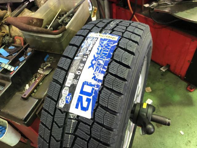 愛媛県松山市余戸南　トヨタ　プリウス&alpha;　タイヤ交換　スタッドレスタイヤ交換　楽天タイヤ持ち込み交換