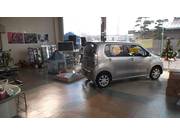 明るいガラス張りのショールーム♪