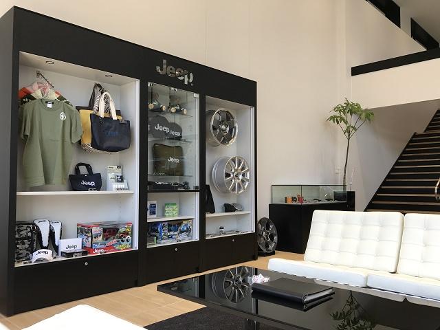 ジープオリジナルグッズが多数展示しております。