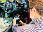 診断機で状態をチェックします