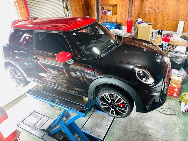 MINI cooper JCW （ミニ　クーパーJCW）F54 （3BA-XRJCWMW）に、エアロパーツの取り付けを行いました。愛知県名古屋市のMINI専門店ソウワコーポレーション