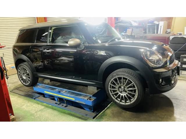 MINI Crubman cooper S（ミニ　クラブマンクーパーS）R55（DBA-ZG16）に、エキゾーストマフラー交換。愛知県名古屋市のMINI専門店ソウワコーポレーション