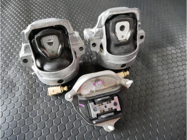 アウディ　A4　エンジンマウント交換