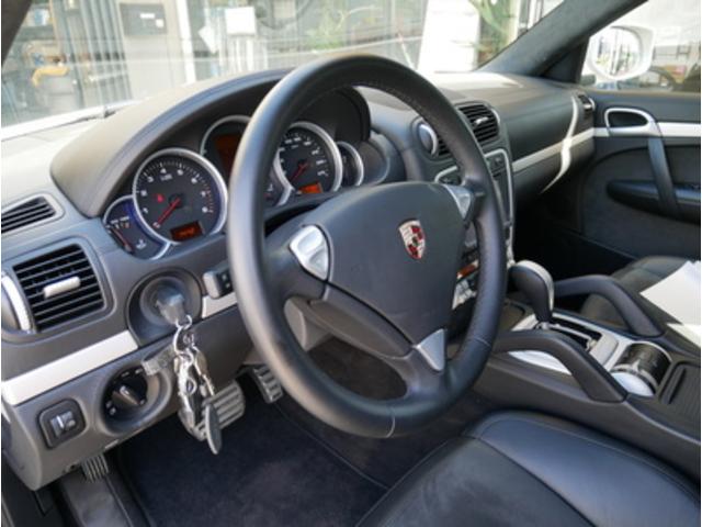 ポルシェカイエンＧＴＳ 　入庫　豊川市　岡崎市　外車　輸入車
