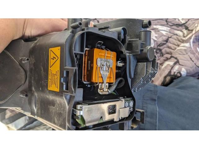 アウディ　ａ１　HIDバルブ交換