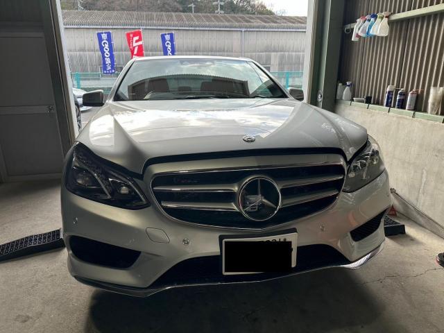 M・ベンツ　Eクラス　W212　グリル交換