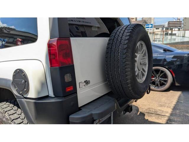 ハマーH3(成約車) テールランプ交換|グーネットピット ハマーH3(成約車) テールランプ交換|グーネットピット