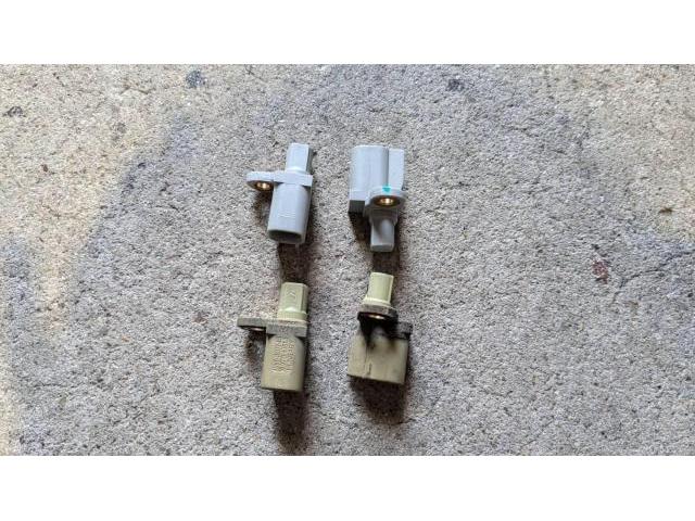 ボルボ Ｖ４０　ABSランプ点灯 ESC一時OFF ABS/ESC故障 サービスが必要です　リアスピードセンサー交換