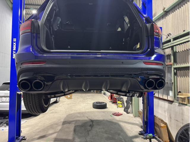 X247 メルセデス・ベンツ GLB サイドステップ・マフラーカッター・キャリパーカバー取付