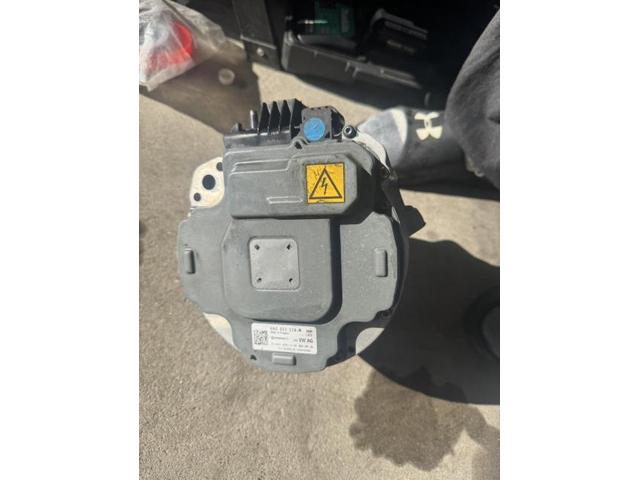 R1年　アウディ　Ａ６　48Vオルタネーター交換