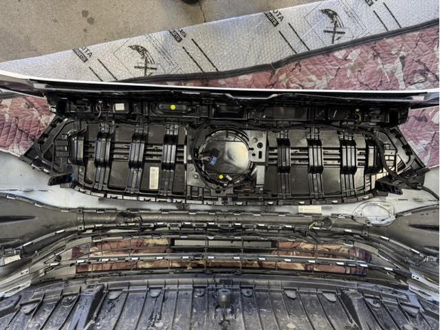 R4年式　メルセデス・ベンツ　ＥＱＡ　グリル交換